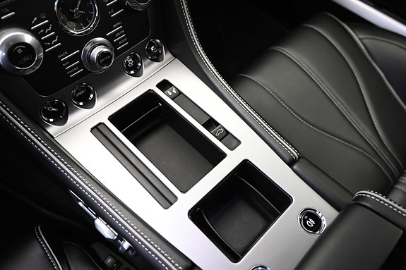 Aston Martin DB9 19 of 27