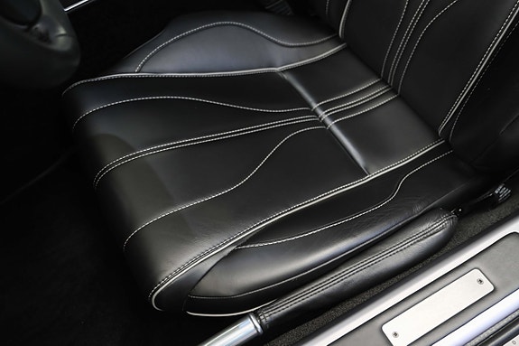 Aston Martin DB9 16 of 27