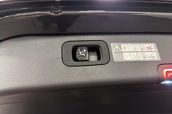 Mercedes-Benz C300 14 of 16