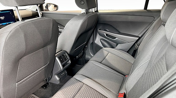 Volkswagen T-Roc 11 of 12