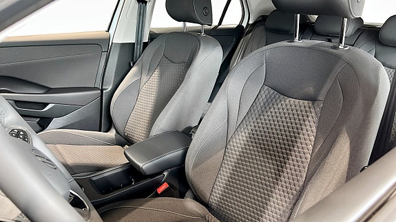 Volkswagen T-Roc 8 of 12