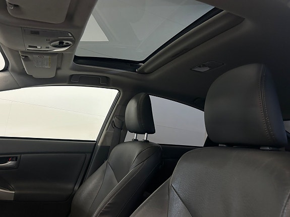 Toyota Prius 15 of 19