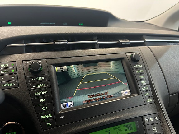 Toyota Prius 8 of 19