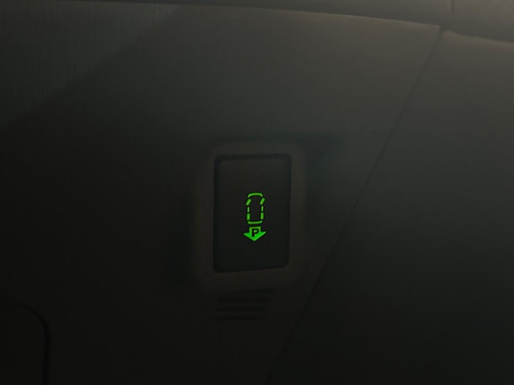 Toyota Prius 10 of 19