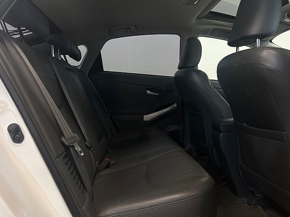 Toyota Prius 6 of 19