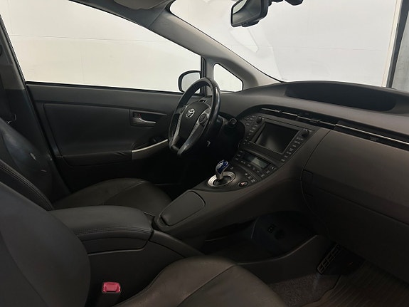Toyota Prius 4 of 19