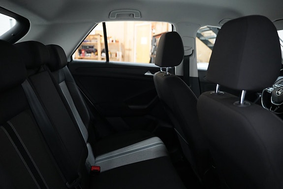 Volkswagen T-Roc 19 of 22