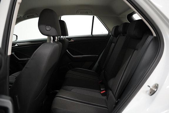 Volkswagen T-Roc 18 of 22