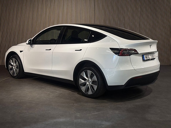 Tesla Model Y 5 of 19