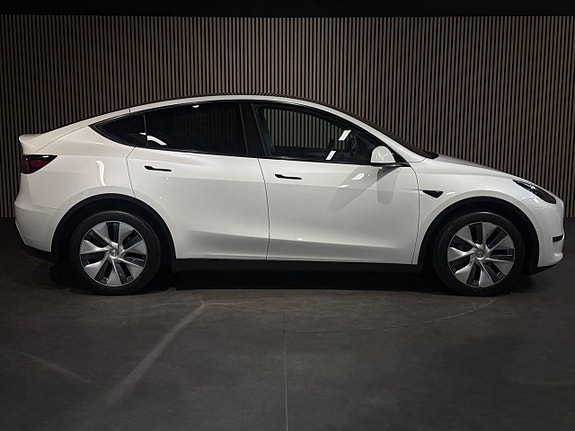 Tesla Model Y 2 of 19