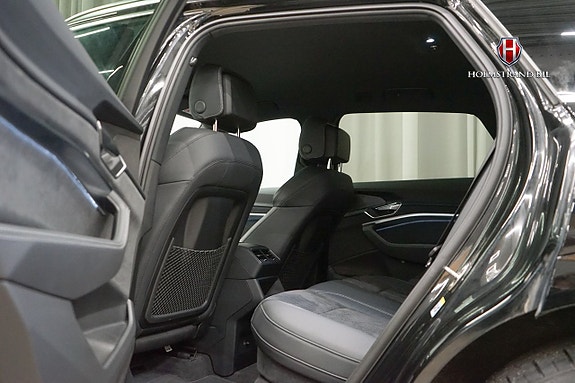 Audi Q8 e-tron 12 of 25