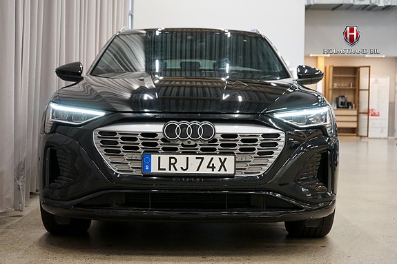 Audi Q8 e-tron 6 of 25