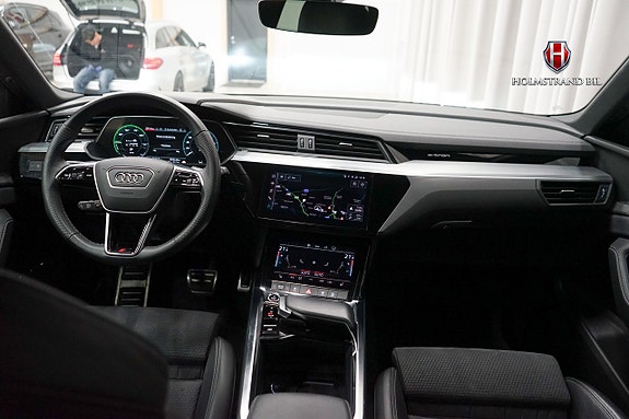 Audi Q8 e-tron 13 of 25