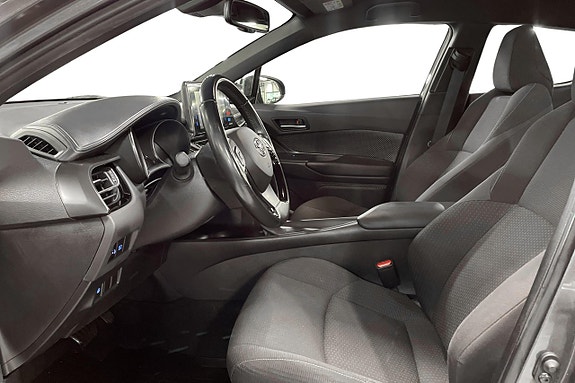 Toyota C-HR 13 of 27