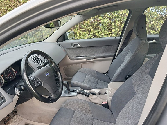 Volvo V50 6 of 12