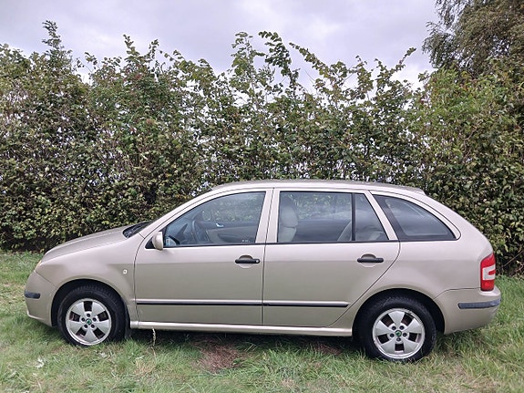 Skoda Fabia 2 of 14