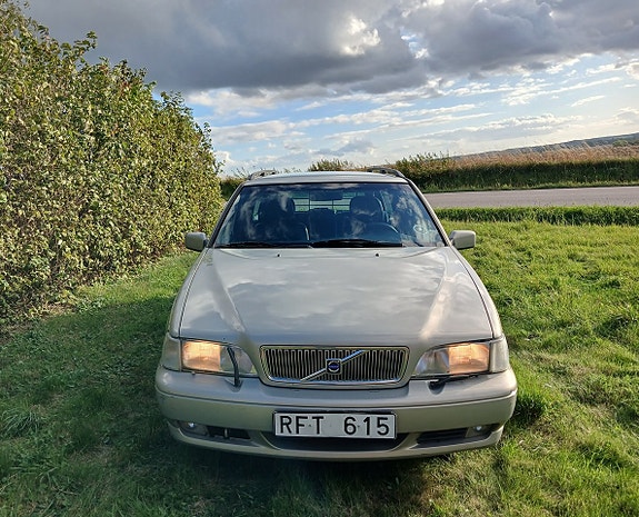 Volvo V70 4 of 14