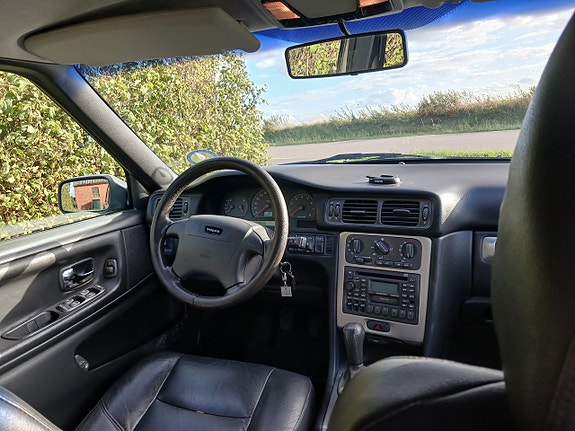 Volvo V70 9 of 14