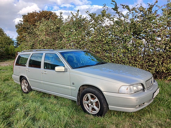 Volvo V70 12 of 14