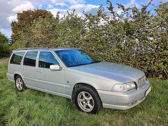 Volvo V70 3 of 14