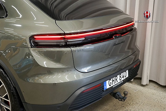 Porsche Macan 4S 9 of 30