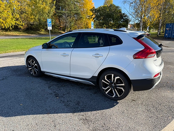 Volvo V40 Cross Country 4 of 10