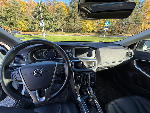 Volvo V40 Cross Country 8 of 10