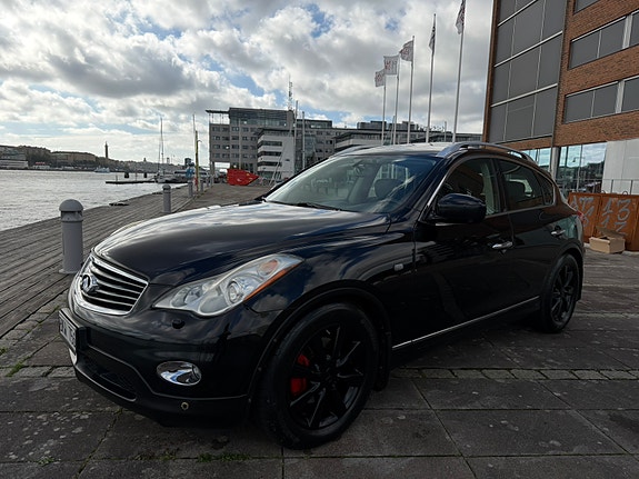 Infiniti 10 of 12