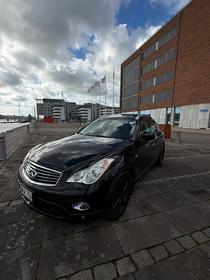 Infiniti 6 of 12