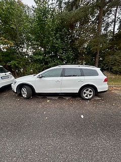 Volkswagen Passat Alltrack 2 of 6