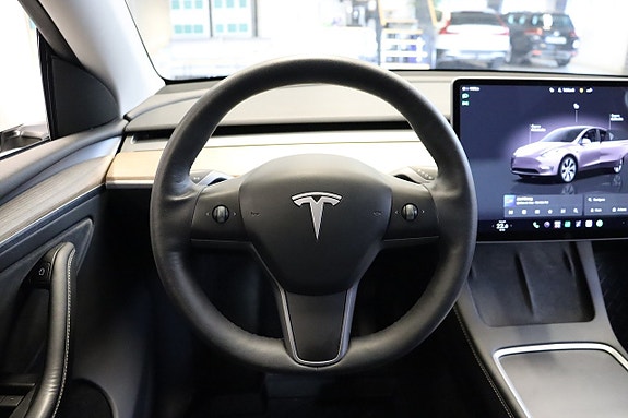 Tesla Model Y 8 of 13