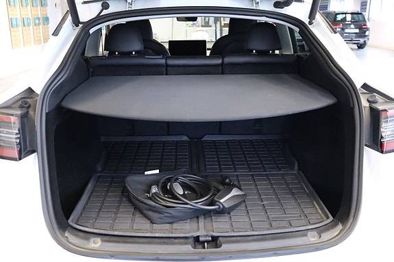 Tesla Model Y 13 of 13