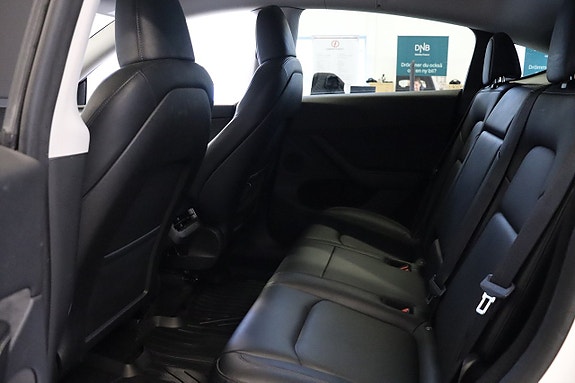 Tesla Model Y 10 of 13