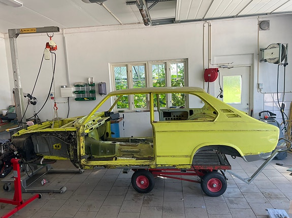 BMW 2002 2 of 7