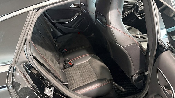 Mercedes-Benz CLA200 5 of 9