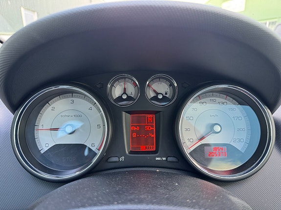 Peugeot 308 15 of 16