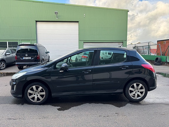 Peugeot 308 8 of 16