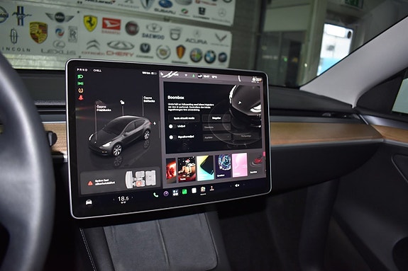 Tesla Model Y 18 of 24