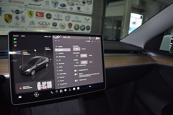 Tesla Model Y 12 of 24