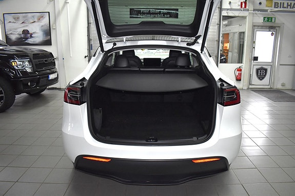 Tesla Model Y 19 of 24