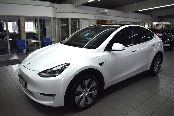 Tesla Model Y 24 of 24