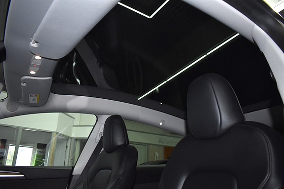 Tesla Model Y 10 of 24