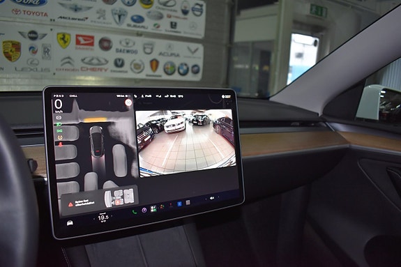 Tesla Model Y 11 of 24