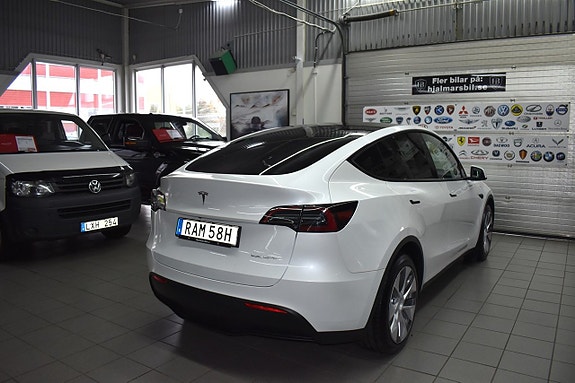 Tesla Model Y 3 of 24