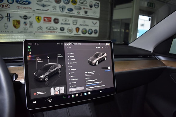 Tesla Model Y 15 of 24