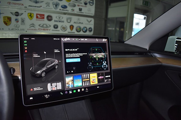 Tesla Model Y 17 of 24