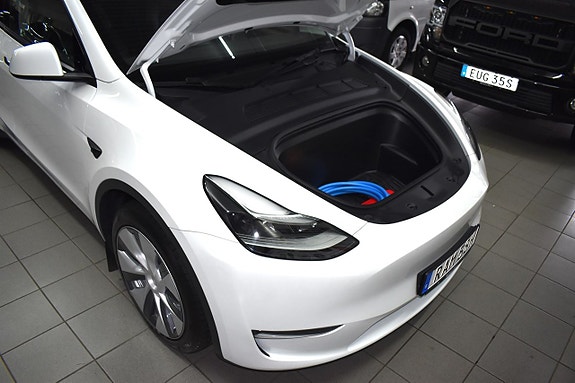 Tesla Model Y 21 of 24
