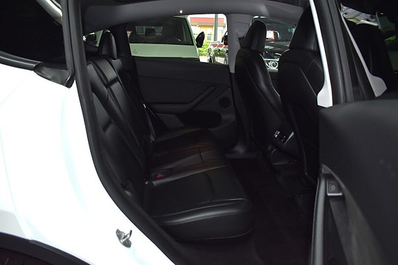 Tesla Model Y 8 of 24