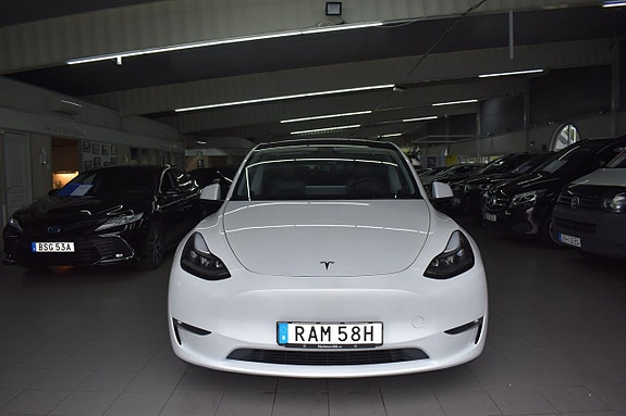 Tesla Model Y 23 of 24
