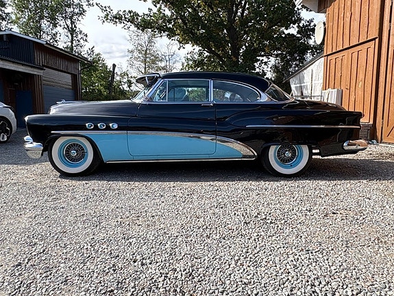 Buick Super 8 of 25